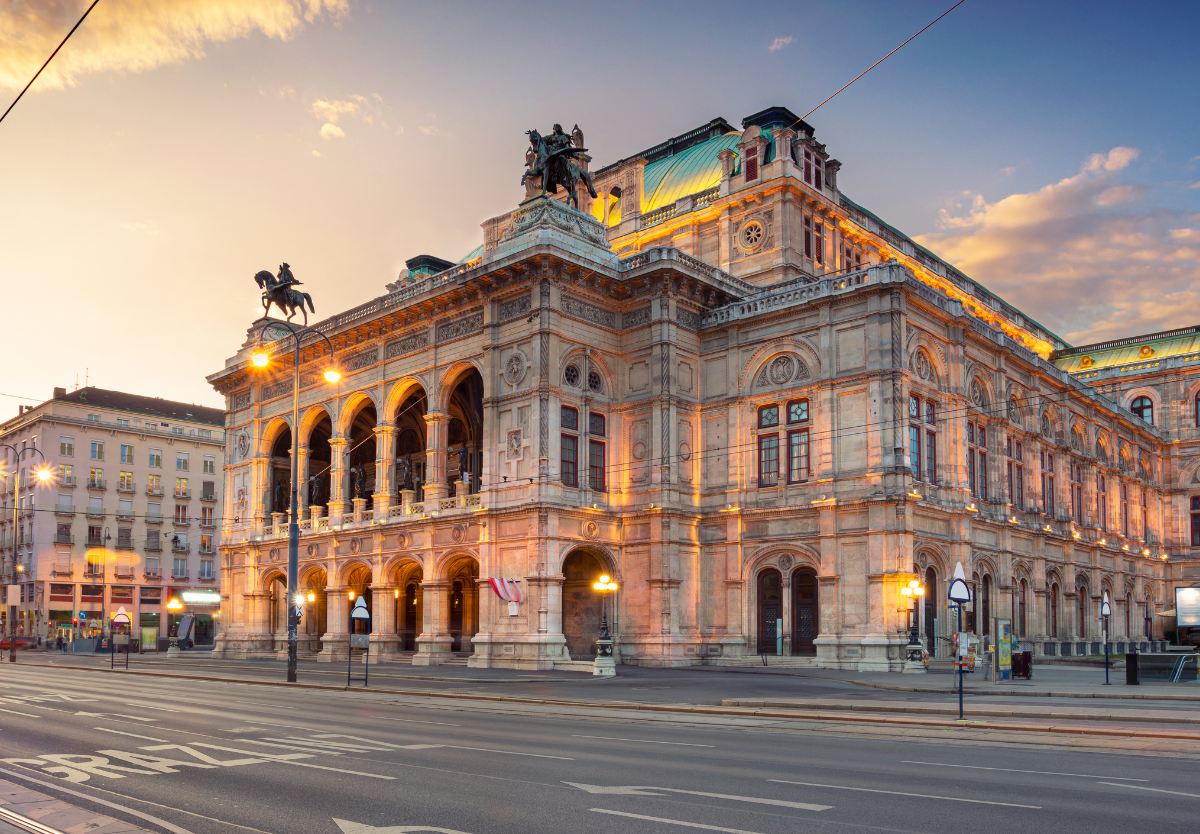 Interview mit Tom Bachinger zur Gay Reise nach Wien und Graz 7 pink alpine wien graz 2048x834 1
