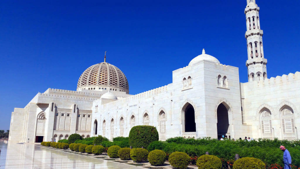 urlaub gay oman rundreise buchen fuer schwule reiseplaner arabische emirate muscat